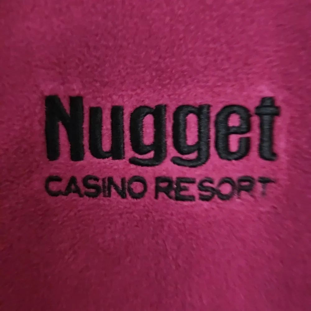 Nugget Casino Resort Unisex Magenta Fleece Vest Full Front Zip Zip Pockets Large - Picture 2 of 7